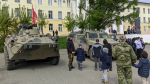 Насыщенный день: легкоатлетический пробег и демонстрация военной техники!